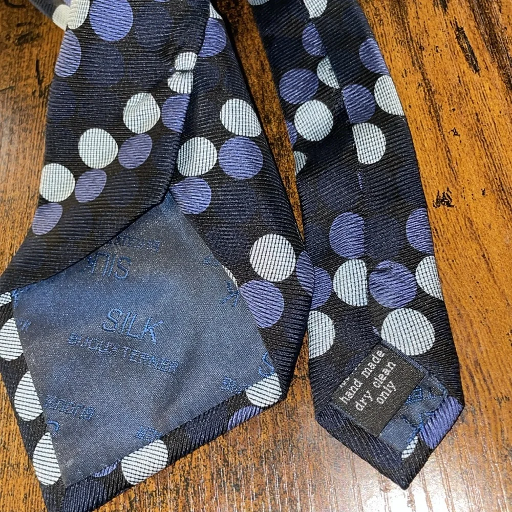 Bijoux Turner Genuine 100% Silk Men’s Tie Circular Geometric Pattern Navy Blue